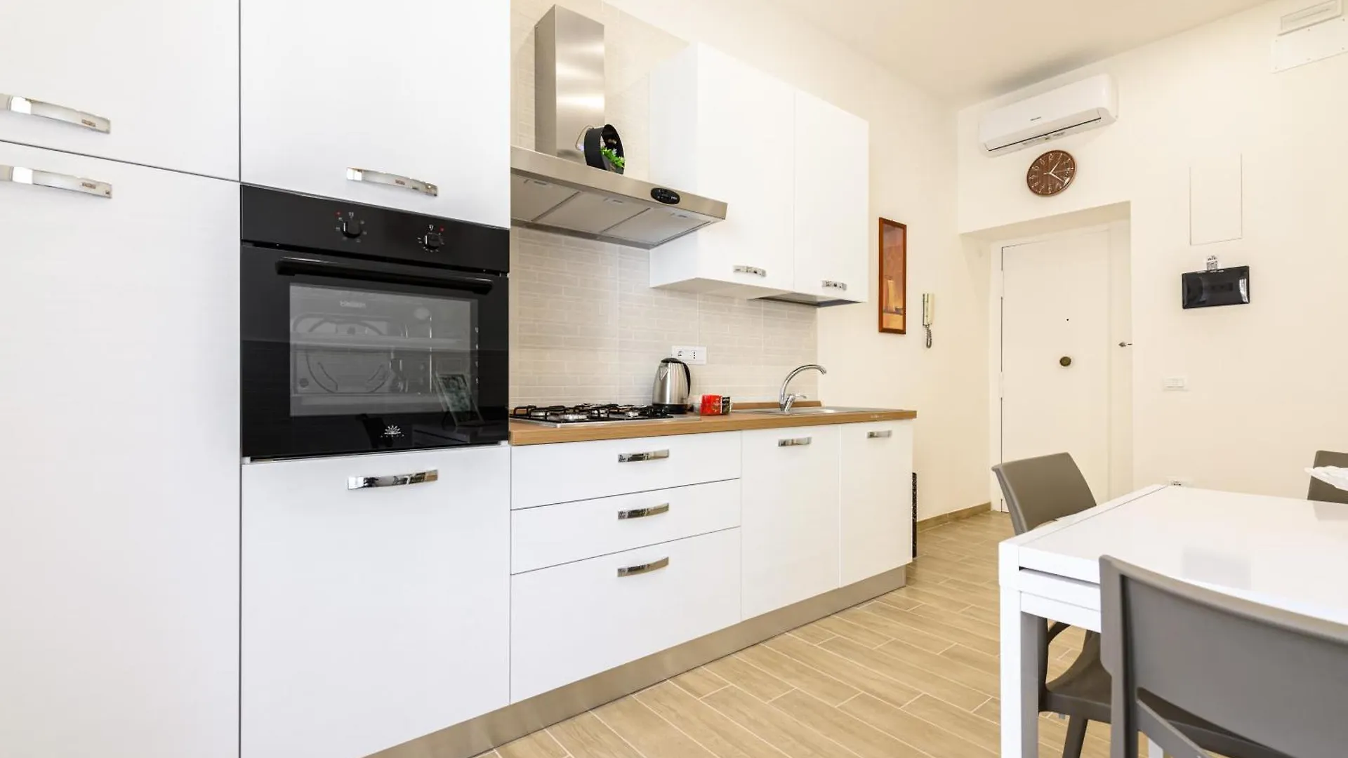 Domus Romeo Apartment Naples Italy